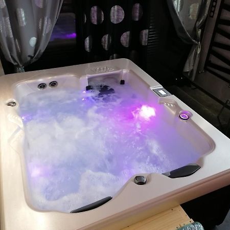 Chambre Avec Spa Et Sauna Privatises 布雷斯地区布尔格 外观 照片